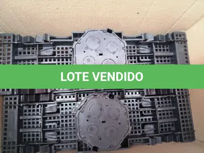 LOTE 221 - 02 CAIXAS DE LUZ OCTOGONAL. (NO ESTADO) ATENÇÃO! FAZER A VISITAÇÃO ANTES DE ARREMATAR, NÃO SABEMOS SE FUNCIONA. LEILÃO NÃO TEM GARANTIA E NEM DEVOLUÇÃO, SUJEITO A POSSÍVEIS AVARIAS VISÍVEIS/OCULTAS E/OU AUSÊNCIA DE COMPONENTES.