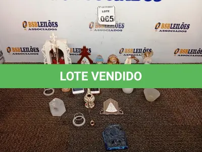 LOTE 065 - 02 CELULARES ANTIGOS E VÁRIAS IMAGENS CATÓLICAS (NO ESTADO) ATENÇÃO! FAZER A VISITAÇÃO ANTES DE ARREMATAR, NÃO SABEMOS SE FUNCIONA. LEILÃO NÃO TEM GARANTIA E NEM DEVOLUÇÃO, SUJEITO A POSSÍVEIS AVARIAS VISÍVEIS/OCULTAS E/OU AUSÊNCIA DE COMPONENTES.