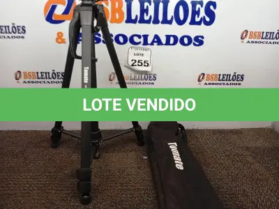 LOTE 255 - 01 TRIPÉ P/ CÂMERA FOTOGRÁFICA. (NO ESTADO) ATENÇÃO! FAZER A VISITAÇÃO ANTES DE ARREMATAR, NÃO SABEMOS SE FUNCIONA. LEILÃO NÃO TEM GARANTIA E NEM DEVOLUÇÃO, SUJEITO A POSSÍVEIS AVARIAS VISÍVEIS/OCULTAS E/OU AUSÊNCIA DE COMPONENTES.