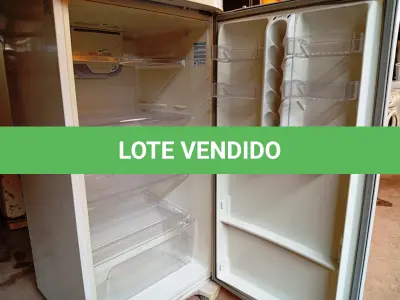 LOTE 517 - 01 GELADEIRA ELECTROLUX. (NO ESTADO) ATENÇÃO! FAZER A VISITAÇÃO ANTES DE ARREMATAR, NÃO SABEMOS SE FUNCIONA. LEILÃO NÃO TEM GARANTIA E NEM DEVOLUÇÃO, SUJEITO A POSSÍVEIS AVARIAS VISÍVEIS/OCULTAS E/OU AUSÊNCIA DE COMPONENTES.