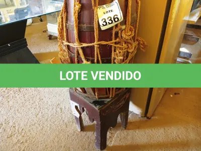 LOTE 336 - 01 TAMBOR EM MADEIRA. (NO ESTADO) ATENÇÃO! FAZER A VISITAÇÃO ANTES DE ARREMATAR, NÃO SABEMOS SE FUNCIONA. LEILÃO NÃO TEM GARANTIA E NEM DEVOLUÇÃO, SUJEITO A POSSÍVEIS AVARIAS VISÍVEIS/OCULTAS E/OU AUSÊNCIA DE COMPONENTES.