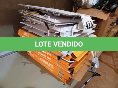 LOTE 428 - 01 LOTE C/ DIVERSAS LUMINÁRIAS. (NO ESTADO) ATENÇÃO! FAZER A VISITAÇÃO ANTES DE ARREMATAR, NÃO SABEMOS SE FUNCIONA. LEILÃO NÃO TEM GARANTIA E NEM DEVOLUÇÃO, SUJEITO A POSSÍVEIS AVARIAS VISÍVEIS/OCULTAS E/OU AUSÊNCIA DE COMPONENTES.