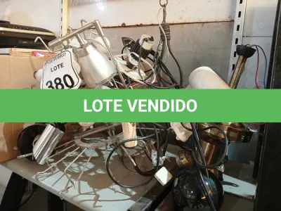 LOTE 380 - 01 LOTE C/ LUMINÁRIAS DE DIVERSOS MODELOS E TAMANHOS. (NO ESTADO) ATENÇÃO! FAZER A VISITAÇÃO ANTES DE ARREMATAR, NÃO SABEMOS SE FUNCIONA. LEILÃO NÃO TEM GARANTIA E NEM DEVOLUÇÃO, SUJEITO A POSSÍVEIS AVARIAS VISÍVEIS/OCULTAS E/OU AUSÊNCIA DE COMPONENTES.