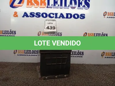 LOTE 439 - 01 BATERIA VEICULAR VOLTRAX. (NO ESTADO) ATENÇÃO! FAZER A VISITAÇÃO ANTES DE ARREMATAR, NÃO SABEMOS SE FUNCIONA. LEILÃO NÃO TEM GARANTIA E NEM DEVOLUÇÃO, SUJEITO A POSSÍVEIS AVARIAS VISÍVEIS/OCULTAS E/OU AUSÊNCIA DE COMPONENTES.