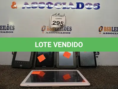 LOTE 295 - 05 TABLETS MARCAS E MODELOS DIVERSOS. (NO ESTADO) ATENÇÃO! FAZER A VISITAÇÃO ANTES DE ARREMATAR, NÃO SABEMOS SE FUNCIONA. LEILÃO NÃO TEM GARANTIA E NEM DEVOLUÇÃO, SUJEITO A POSSÍVEIS AVARIAS VISÍVEIS/OCULTAS E/OU AUSÊNCIA DE COMPONENTES.