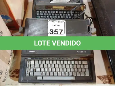 LOTE 357 - 02 MÁQUINAS DE ESCREVER ELÉTRICAS. (NO ESTADO) ATENÇÃO! FAZER A VISITAÇÃO ANTES DE ARREMATAR, NÃO SABEMOS SE FUNCIONA. LEILÃO NÃO TEM GARANTIA E NEM DEVOLUÇÃO, SUJEITO A POSSÍVEIS AVARIAS VISÍVEIS/OCULTAS E/OU AUSÊNCIA DE COMPONENTES.