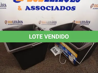 LOTE 438 - 02 BALDES P/ PINTURA. (NO ESTADO) ATENÇÃO! FAZER A VISITAÇÃO ANTES DE ARREMATAR, NÃO SABEMOS SE FUNCIONA. LEILÃO NÃO TEM GARANTIA E NEM DEVOLUÇÃO, SUJEITO A POSSÍVEIS AVARIAS VISÍVEIS/OCULTAS E/OU AUSÊNCIA DE COMPONENTES.