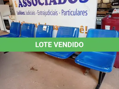 LOTE 490 - 01 LONGARINA. (NO ESTADO) ATENÇÃO! FAZER A VISITAÇÃO ANTES DE ARREMATAR, NÃO SABEMOS SE FUNCIONA. LEILÃO NÃO TEM GARANTIA E NEM DEVOLUÇÃO, SUJEITO A POSSÍVEIS AVARIAS VISÍVEIS/OCULTAS E/OU AUSÊNCIA DE COMPONENTES.