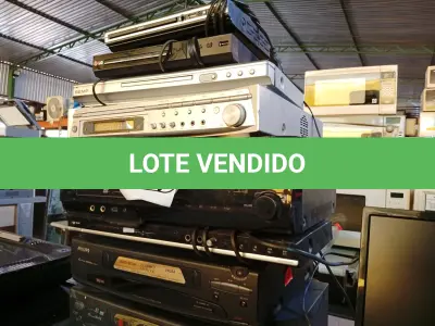 LOTE 241 - 07 DVDS E 01 RECEIVER E 3 VÍDEOS CASSETE MARCAS E MODELOS DIVERSOS. (NO ESTADO) ATENÇÃO! FAZER A VISITAÇÃO ANTES DE ARREMATAR, NÃO SABEMOS SE FUNCIONA. LEILÃO NÃO TEM GARANTIA E NEM DEVOLUÇÃO, SUJEITO A POSSÍVEIS AVARIAS VISÍVEIS/OCULTAS E/OU AUSÊNCIA DE COMPONENTES.
