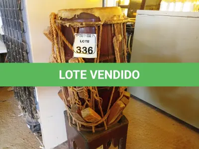 LOTE 336 - 01 TAMBOR EM MADEIRA. (NO ESTADO) ATENÇÃO! FAZER A VISITAÇÃO ANTES DE ARREMATAR, NÃO SABEMOS SE FUNCIONA. LEILÃO NÃO TEM GARANTIA E NEM DEVOLUÇÃO, SUJEITO A POSSÍVEIS AVARIAS VISÍVEIS/OCULTAS E/OU AUSÊNCIA DE COMPONENTES.