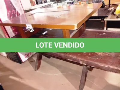 LOTE 394 - 02 MESAS EM MADEIRA SENDO 01 DE CENTRO. (NO ESTADO) ATENÇÃO! FAZER A VISITAÇÃO ANTES DE ARREMATAR, NÃO SABEMOS SE FUNCIONA. LEILÃO NÃO TEM GARANTIA E NEM DEVOLUÇÃO, SUJEITO A POSSÍVEIS AVARIAS VISÍVEIS/OCULTAS E/OU AUSÊNCIA DE COMPONENTES.