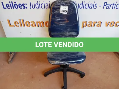 LOTE 505 - 01 CADEIRA ESTOFADA S/ BRAÇO. (NO ESTADO) ATENÇÃO! FAZER A VISITAÇÃO ANTES DE ARREMATAR, NÃO SABEMOS SE FUNCIONA. LEILÃO NÃO TEM GARANTIA E NEM DEVOLUÇÃO, SUJEITO A POSSÍVEIS AVARIAS VISÍVEIS/OCULTAS E/OU AUSÊNCIA DE COMPONENTES.