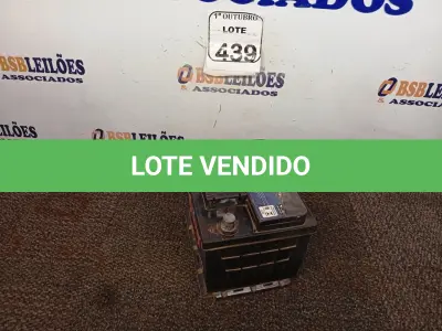 LOTE 439 - 01 BATERIA VEICULAR VOLTRAX. (NO ESTADO) ATENÇÃO! FAZER A VISITAÇÃO ANTES DE ARREMATAR, NÃO SABEMOS SE FUNCIONA. LEILÃO NÃO TEM GARANTIA E NEM DEVOLUÇÃO, SUJEITO A POSSÍVEIS AVARIAS VISÍVEIS/OCULTAS E/OU AUSÊNCIA DE COMPONENTES.