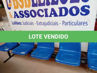 LOTE 490 - 01 LONGARINA. (NO ESTADO) ATENÇÃO! FAZER A VISITAÇÃO ANTES DE ARREMATAR, NÃO SABEMOS SE FUNCIONA. LEILÃO NÃO TEM GARANTIA E NEM DEVOLUÇÃO, SUJEITO A POSSÍVEIS AVARIAS VISÍVEIS/OCULTAS E/OU AUSÊNCIA DE COMPONENTES.
