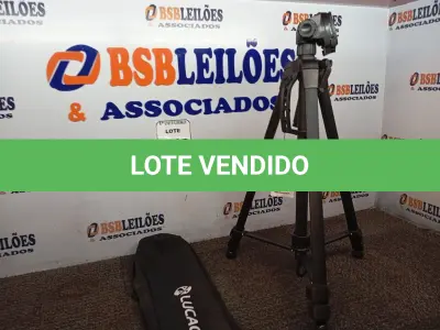 LOTE 243 - 01 TRIPÉ P/ CÂMERA FOTOGRÁFICA. (NO ESTADO) ATENÇÃO! FAZER A VISITAÇÃO ANTES DE ARREMATAR, NÃO SABEMOS SE FUNCIONA. LEILÃO NÃO TEM GARANTIA E NEM DEVOLUÇÃO, SUJEITO A POSSÍVEIS AVARIAS VISÍVEIS/OCULTAS E/OU AUSÊNCIA DE COMPONENTES.