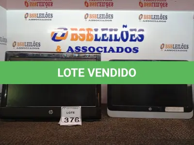 LOTE 376 - 02 MONITORES HP. (NO ESTADO) ATENÇÃO! FAZER A VISITAÇÃO ANTES DE ARREMATAR, NÃO SABEMOS SE FUNCIONA. LEILÃO NÃO TEM GARANTIA E NEM DEVOLUÇÃO, SUJEITO A POSSÍVEIS AVARIAS VISÍVEIS/OCULTAS E/OU AUSÊNCIA DE COMPONENTES.