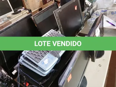 LOTE 240 - 08 MONITORES MARCAS E MODELOS DIVERSOS C/AVARIAS E 04 TECLADOS COM MOUSEPAD. (NO ESTADO) ATENÇÃO! FAZER A VISITAÇÃO ANTES DE ARREMATAR, NÃO SABEMOS SE FUNCIONA. LEILÃO NÃO TEM GARANTIA E NEM DEVOLUÇÃO, SUJEITO A POSSÍVEIS AVARIAS VISÍVEIS/OCULTAS E/OU AUSÊNCIA DE COMPONENTES.