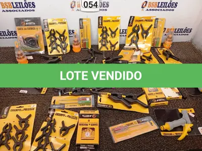 LOTE 054 - 01 LOTE COM DIVERSAS FERRAMENTAS. (NO ESTADO) ATENÇÃO! FAZER A VISITAÇÃO ANTES DE ARREMATAR, NÃO SABEMOS SE FUNCIONA. LEILÃO NÃO TEM GARANTIA E NEM DEVOLUÇÃO, SUJEITO A POSSÍVEIS AVARIAS VISÍVEIS/OCULTAS E/OU AUSÊNCIA DE COMPONENTES.