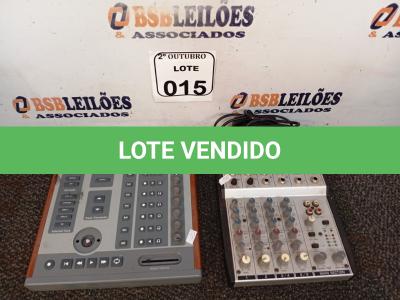 LOTE 015 -  01 MESA DE SOM M.AUDIO E 01 MESA DE SOM EURORACK MX602A COM FONTE. (NO ESTADO) ATENÇÃO! FAZER A VISITAÇÃO ANTES DE ARREMATAR, NÃO SABEMOS SE FUNCIONA. LEILÃO NÃO TEM GARANTIA E NEM DEVOLUÇÃO, SUJEITO A POSSÍVEIS AVARIAS VISÍVEIS/OCULTAS E/OU AUSÊNCIA DE COMPONENTES.