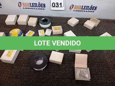 LOTE 031 - 01 LOTE COM DIVERSOS ANZÓIS E 03 ROLOS DE LINHA PARA OBRAS. (NO ESTADO) ATENÇÃO! FAZER A VISITAÇÃO ANTES DE ARREMATAR, NÃO SABEMOS SE FUNCIONA. LEILÃO NÃO TEM GARANTIA E NEM DEVOLUÇÃO, SUJEITO A POSSÍVEIS AVARIAS VISÍVEIS/OCULTAS E/OU AUSÊNCIA DE COMPONENTES.
