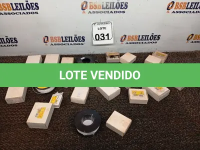 LOTE 031 - 01 LOTE COM DIVERSOS ANZÓIS E 03 ROLOS DE LINHA PARA OBRAS. (NO ESTADO) ATENÇÃO! FAZER A VISITAÇÃO ANTES DE ARREMATAR, NÃO SABEMOS SE FUNCIONA. LEILÃO NÃO TEM GARANTIA E NEM DEVOLUÇÃO, SUJEITO A POSSÍVEIS AVARIAS VISÍVEIS/OCULTAS E/OU AUSÊNCIA DE COMPONENTES.