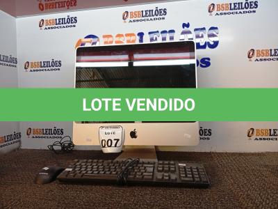 LOTE 007 - 01 IMAC COM TECLADO E MOUSE. (NO ESTADO) ATENÇÃO! FAZER A VISITAÇÃO ANTES DE ARREMATAR, NÃO SABEMOS SE FUNCIONA. LEILÃO NÃO TEM GARANTIA E NEM DEVOLUÇÃO, SUJEITO A POSSÍVEIS AVARIAS VISÍVEIS/OCULTAS E/OU AUSÊNCIA DE COMPONENTES.