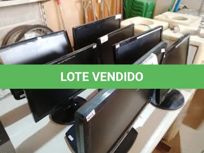 LOTE 159 - 07 MONITORES LCD MARCAS E MODELOS DIVERSOS. (NO ESTADO) ATENÇÃO! FAZER A VISITAÇÃO ANTES DE ARREMATAR, NÃO SABEMOS SE FUNCIONA. LEILÃO NÃO TEM GARANTIA E NEM DEVOLUÇÃO, SUJEITO A POSSÍVEIS AVARIAS VISÍVEIS/OCULTAS E/OU AUSÊNCIA DE COMPONENTES.