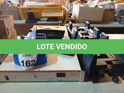 LOTE 162 - 01 TOCA CDS MARCA PHILIPS, 01 CONVERSOR, 04 CARRINHOS PARA CPU E 01 PRENSA DE MANDRIL. (NO ESTADO) ATENÇÃO! FAZER A VISITAÇÃO ANTES DE ARREMATAR, NÃO SABEMOS SE FUNCIONA. LEILÃO NÃO TEM GARANTIA E NEM DEVOLUÇÃO, SUJEITO A POSSÍVEIS AVARIAS VISÍVEIS/OCULTAS E/OU AUSÊNCIA DE COMPONENTES.