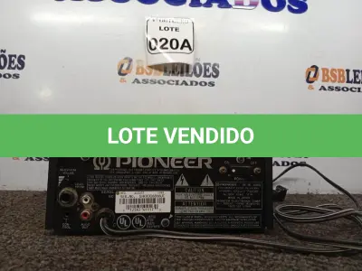 LOTE 020 - 01 CDJ PIONEER MODELO 700S 110V. (NO ESTADO) ATENÇÃO! FAZER A VISITAÇÃO ANTES DE ARREMATAR, NÃO SABEMOS SE FUNCIONA. LEILÃO NÃO TEM GARANTIA E NEM DEVOLUÇÃO, SUJEITO A POSSÍVEIS AVARIAS VISÍVEIS/OCULTAS E/OU AUSÊNCIA DE COMPONENTES.