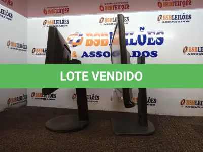 LOTE 081 - 02 MONITORES POSITIVO E LG. (NO ESTADO) ATENÇÃO! FAZER A VISITAÇÃO ANTES DE ARREMATAR, NÃO SABEMOS SE FUNCIONA. LEILÃO NÃO TEM GARANTIA E NEM DEVOLUÇÃO, SUJEITO A POSSÍVEIS AVARIAS VISÍVEIS/OCULTAS E/OU AUSÊNCIA DE COMPONENTES.