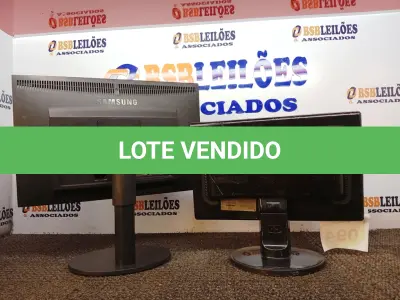 LOTE 094 - 02 MONITORES LCD. (NO ESTADO) ATENÇÃO! FAZER A VISITAÇÃO ANTES DE ARREMATAR, NÃO SABEMOS SE FUNCIONA. LEILÃO NÃO TEM GARANTIA E NEM DEVOLUÇÃO, SUJEITO A POSSÍVEIS AVARIAS VISÍVEIS/OCULTAS E/OU AUSÊNCIA DE COMPONENTES.