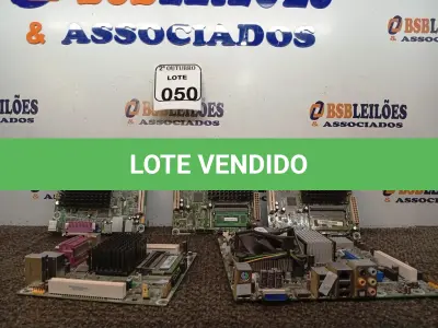 LOTE 050 - 05 PLACAS-MÃE DIVERSAS. (NO ESTADO) ATENÇÃO! FAZER A VISITAÇÃO ANTES DE ARREMATAR, NÃO SABEMOS SE FUNCIONA. LEILÃO NÃO TEM GARANTIA E NEM DEVOLUÇÃO, SUJEITO A POSSÍVEIS AVARIAS VISÍVEIS/OCULTAS E/OU AUSÊNCIA DE COMPONENTES.
