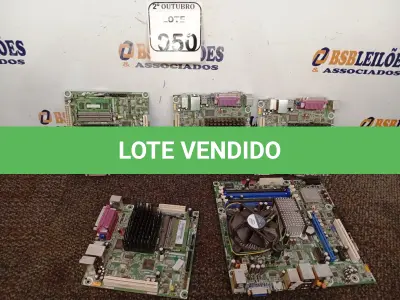 LOTE 050 - 05 PLACAS-MÃE DIVERSAS. (NO ESTADO) ATENÇÃO! FAZER A VISITAÇÃO ANTES DE ARREMATAR, NÃO SABEMOS SE FUNCIONA. LEILÃO NÃO TEM GARANTIA E NEM DEVOLUÇÃO, SUJEITO A POSSÍVEIS AVARIAS VISÍVEIS/OCULTAS E/OU AUSÊNCIA DE COMPONENTES.