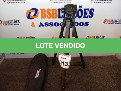 LOTE 013 - 01 TRIPÉ PARA CÂMERA MARCA TOMATE MTG-3016. (NO ESTADO) ATENÇÃO! FAZER A VISITAÇÃO ANTES DE ARREMATAR, NÃO SABEMOS SE FUNCIONA. LEILÃO NÃO TEM GARANTIA E NEM DEVOLUÇÃO, SUJEITO A POSSÍVEIS AVARIAS VISÍVEIS/OCULTAS E/OU AUSÊNCIA DE COMPONENTES.