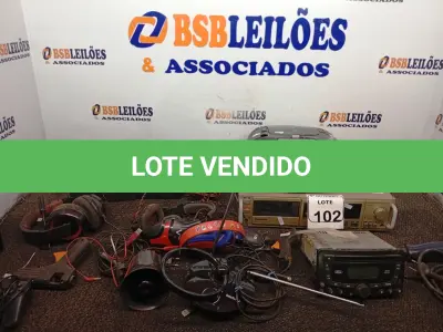 LOTE 102 - 01 TOCA-FITAS, 01 MICRO SYSTEM, 01 SOM AUTOMOTIVO E MATERIAIS DIVERSOS. (NO ESTADO) ATENÇÃO! FAZER A VISITAÇÃO ANTES DE ARREMATAR, NÃO SABEMOS SE FUNCIONA. LEILÃO NÃO TEM GARANTIA E NEM DEVOLUÇÃO, SUJEITO A POSSÍVEIS AVARIAS VISÍVEIS/OCULTAS E/OU AUSÊNCIA DE COMPONENTES.
