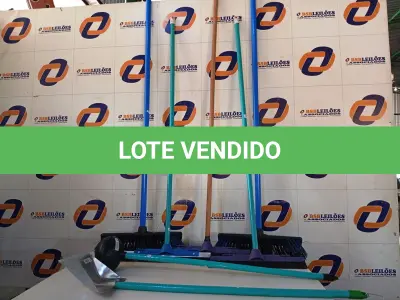 LOTE 157 - 02 VASSOURAS,03 RODOS, 01 PÁ E 01 DESENTUPIDOR DE VASO. (NO ESTADO) ATENÇÃO! FAZER A VISITAÇÃO ANTES DE ARREMATAR, NÃO SABEMOS SE FUNCIONA. LEILÃO NÃO TEM GARANTIA E NEM DEVOLUÇÃO, SUJEITO A POSSÍVEIS AVARIAS VISÍVEIS/OCULTAS E/OU AUSÊNCIA DE COMPONENTES.