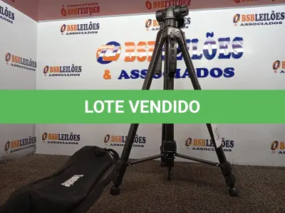LOTE 103 - 01 TRIPÉ PARA CÂMERA MARCA TOMATE MTG-3016. (NO ESTADO) ATENÇÃO! FAZER A VISITAÇÃO ANTES DE ARREMATAR, NÃO SABEMOS SE FUNCIONA. LEILÃO NÃO TEM GARANTIA E NEM DEVOLUÇÃO, SUJEITO A POSSÍVEIS AVARIAS VISÍVEIS/OCULTAS E/OU AUSÊNCIA DE COMPONENTES.