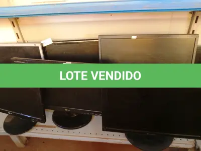 LOTE 085 - 10 MONITORES LCD MARCAS E MODELOS DIVERSOS. (NO ESTADO) ATENÇÃO! FAZER A VISITAÇÃO ANTES DE ARREMATAR, NÃO SABEMOS SE FUNCIONA. LEILÃO NÃO TEM GARANTIA E NEM DEVOLUÇÃO, SUJEITO A POSSÍVEIS AVARIAS VISÍVEIS/OCULTAS E/OU AUSÊNCIA DE COMPONENTES.