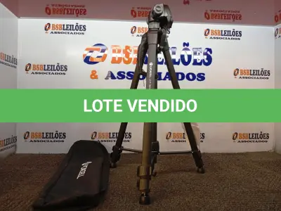 LOTE 148 - 01 TRIPÉ PARA CÂMERA MARCA TOMATE MTG-3016. (NO ESTADO) ATENÇÃO! FAZER A VISITAÇÃO ANTES DE ARREMATAR, NÃO SABEMOS SE FUNCIONA. LEILÃO NÃO TEM GARANTIA E NEM DEVOLUÇÃO, SUJEITO A POSSÍVEIS AVARIAS VISÍVEIS/OCULTAS E/OU AUSÊNCIA DE COMPONENTES.