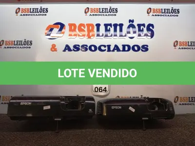 LOTE 064 - 02 PROJETORES MULTIMIDIA MARCA EPSON. (NO ESTADO) ATENÇÃO! FAZER A VISITAÇÃO ANTES DE ARREMATAR, NÃO SABEMOS SE FUNCIONA. LEILÃO NÃO TEM GARANTIA E NEM DEVOLUÇÃO, SUJEITO A POSSÍVEIS AVARIAS VISÍVEIS/OCULTAS E/OU AUSÊNCIA DE COMPONENTES.