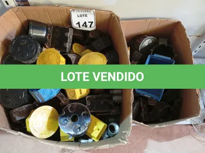 LOTE 147 - 01 LOTE COM DIVERSAS CAIXAS DE LUZ DE FERRO E PLÁSTICO. (NO ESTADO) ATENÇÃO! FAZER A VISITAÇÃO ANTES DE ARREMATAR, NÃO SABEMOS SE FUNCIONA. LEILÃO NÃO TEM GARANTIA E NEM DEVOLUÇÃO, SUJEITO A POSSÍVEIS AVARIAS VISÍVEIS/OCULTAS E/OU AUSÊNCIA DE COMPONENTES.