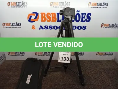 LOTE 103 - 01 TRIPÉ PARA CÂMERA MARCA TOMATE MTG-3016. (NO ESTADO) ATENÇÃO! FAZER A VISITAÇÃO ANTES DE ARREMATAR, NÃO SABEMOS SE FUNCIONA. LEILÃO NÃO TEM GARANTIA E NEM DEVOLUÇÃO, SUJEITO A POSSÍVEIS AVARIAS VISÍVEIS/OCULTAS E/OU AUSÊNCIA DE COMPONENTES.