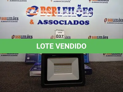 LOTE 037 - 05 REFLETORES LED AMBIENTE EXTERNO100W. (NO ESTADO) ATENÇÃO! FAZER A VISITAÇÃO ANTES DE ARREMATAR, NÃO SABEMOS SE FUNCIONA. LEILÃO NÃO TEM GARANTIA E NEM DEVOLUÇÃO, SUJEITO A POSSÍVEIS AVARIAS VISÍVEIS/OCULTAS E/OU AUSÊNCIA DE COMPONENTES.