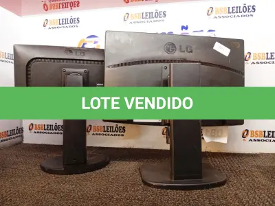 LOTE 081 - 02 MONITORES POSITIVO E LG. (NO ESTADO) ATENÇÃO! FAZER A VISITAÇÃO ANTES DE ARREMATAR, NÃO SABEMOS SE FUNCIONA. LEILÃO NÃO TEM GARANTIA E NEM DEVOLUÇÃO, SUJEITO A POSSÍVEIS AVARIAS VISÍVEIS/OCULTAS E/OU AUSÊNCIA DE COMPONENTES.