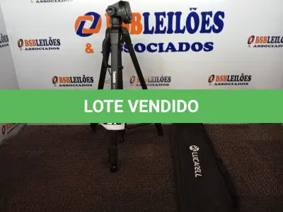 LOTE 046 - 01 TRIPÉ PARA CÂMERA MARCA TOMATE MTG-3016. (NO ESTADO) ATENÇÃO! FAZER A VISITAÇÃO ANTES DE ARREMATAR, NÃO SABEMOS SE FUNCIONA. LEILÃO NÃO TEM GARANTIA E NEM DEVOLUÇÃO, SUJEITO A POSSÍVEIS AVARIAS VISÍVEIS/OCULTAS E/OU AUSÊNCIA DE COMPONENTES.