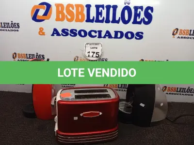 LOTE 175 - 02 CAFETEIRAS DOLCE GUSTO E 01 TORRADEIRA. (NO ESTADO) ATENÇÃO! FAZER A VISITAÇÃO ANTES DE ARREMATAR, NÃO SABEMOS SE FUNCIONA. LEILÃO NÃO TEM GARANTIA E NEM DEVOLUÇÃO, SUJEITO A POSSÍVEIS AVARIAS VISÍVEIS/OCULTAS E/OU AUSÊNCIA DE COMPONENTES.