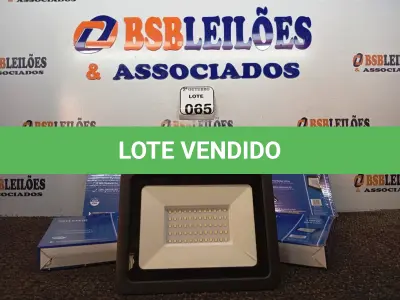 LOTE 065 - 05 REFLETORES LED AMBIENTE EXTERNO100W. (NO ESTADO) ATENÇÃO! FAZER A VISITAÇÃO ANTES DE ARREMATAR, NÃO SABEMOS SE FUNCIONA. LEILÃO NÃO TEM GARANTIA E NEM DEVOLUÇÃO, SUJEITO A POSSÍVEIS AVARIAS VISÍVEIS/OCULTAS E/OU AUSÊNCIA DE COMPONENTES.