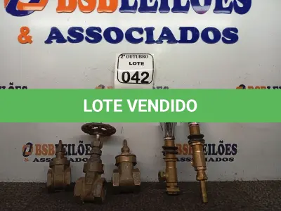LOTE 042 - 05 REGISTROS PARA BANHEIRO. (NO ESTADO) ATENÇÃO! FAZER A VISITAÇÃO ANTES DE ARREMATAR, NÃO SABEMOS SE FUNCIONA. LEILÃO NÃO TEM GARANTIA E NEM DEVOLUÇÃO, SUJEITO A POSSÍVEIS AVARIAS VISÍVEIS/OCULTAS E/OU AUSÊNCIA DE COMPONENTES.