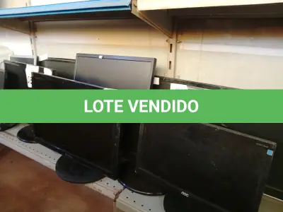 LOTE 085 - 10 MONITORES LCD MARCAS E MODELOS DIVERSOS. (NO ESTADO) ATENÇÃO! FAZER A VISITAÇÃO ANTES DE ARREMATAR, NÃO SABEMOS SE FUNCIONA. LEILÃO NÃO TEM GARANTIA E NEM DEVOLUÇÃO, SUJEITO A POSSÍVEIS AVARIAS VISÍVEIS/OCULTAS E/OU AUSÊNCIA DE COMPONENTES.