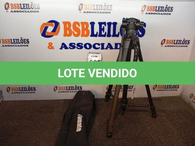 LOTE 005 - 01 TRIPÉ PARA CÂMERA MARCA TOMATE MTG-3016. (NO ESTADO) ATENÇÃO! FAZER A VISITAÇÃO ANTES DE ARREMATAR, NÃO SABEMOS SE FUNCIONA. LEILÃO NÃO TEM GARANTIA E NEM DEVOLUÇÃO, SUJEITO A POSSÍVEIS AVARIAS VISÍVEIS/OCULTAS E/OU AUSÊNCIA DE COMPONENTES.